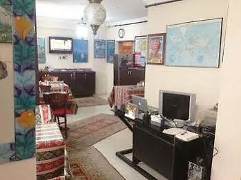 Buhara בית הארחה 2*